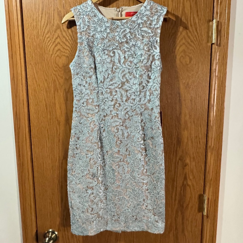 Carmen Marc Valvo Infusion Silver Blue Lace Sequin Sheath Dress 8 661126